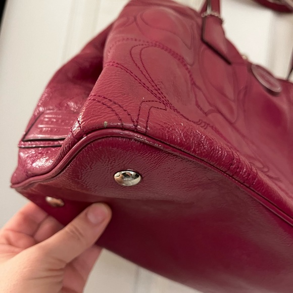 Coach Signature C kiss lock patent leather purse in raspberry - Picture 8 of 9
